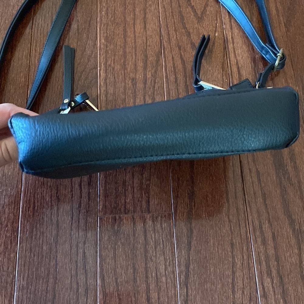 Rampage Crossbody - Picture 3 of 7